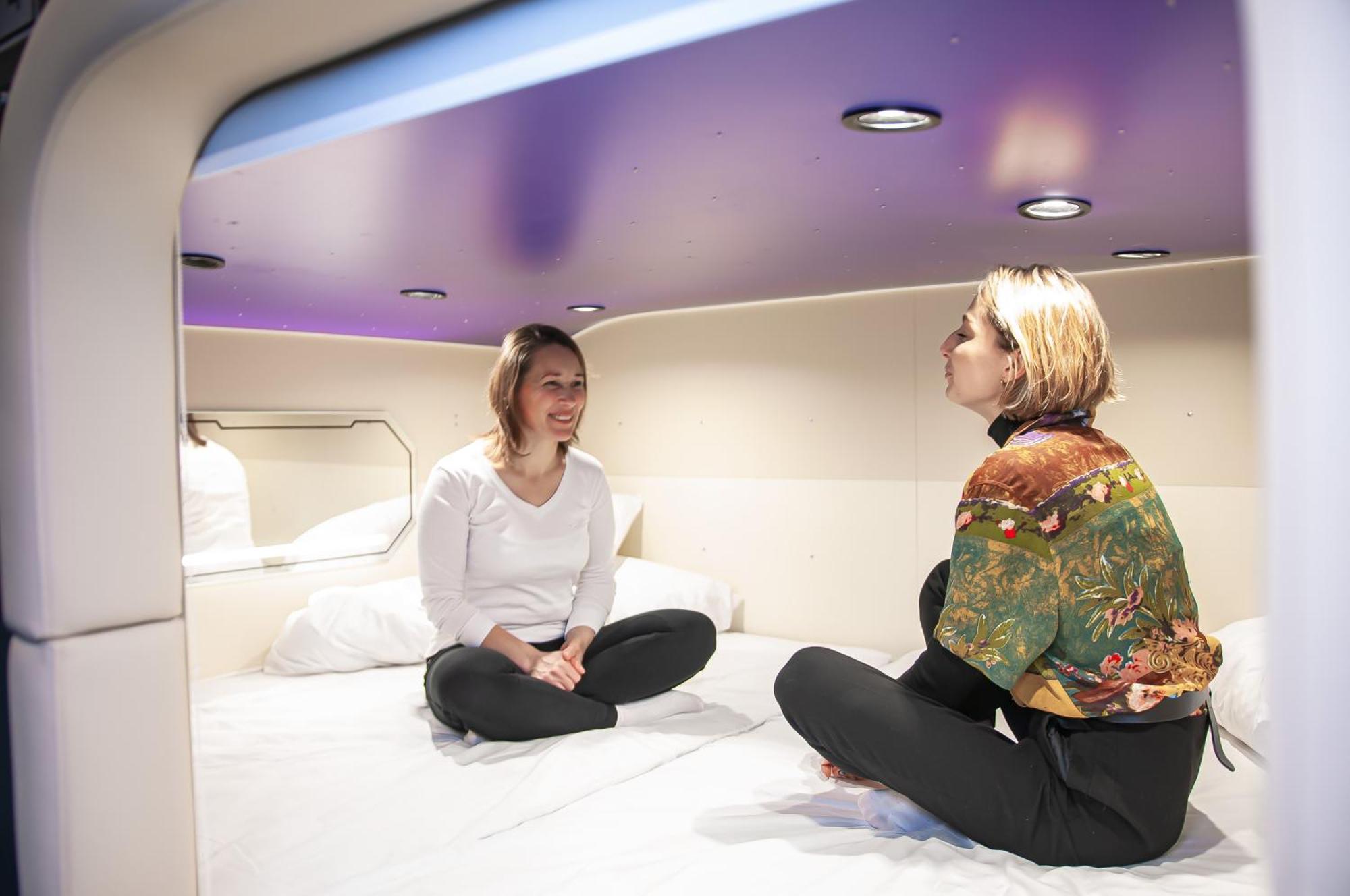 Av-3 Capsule Hotel Kiev Bagian luar foto