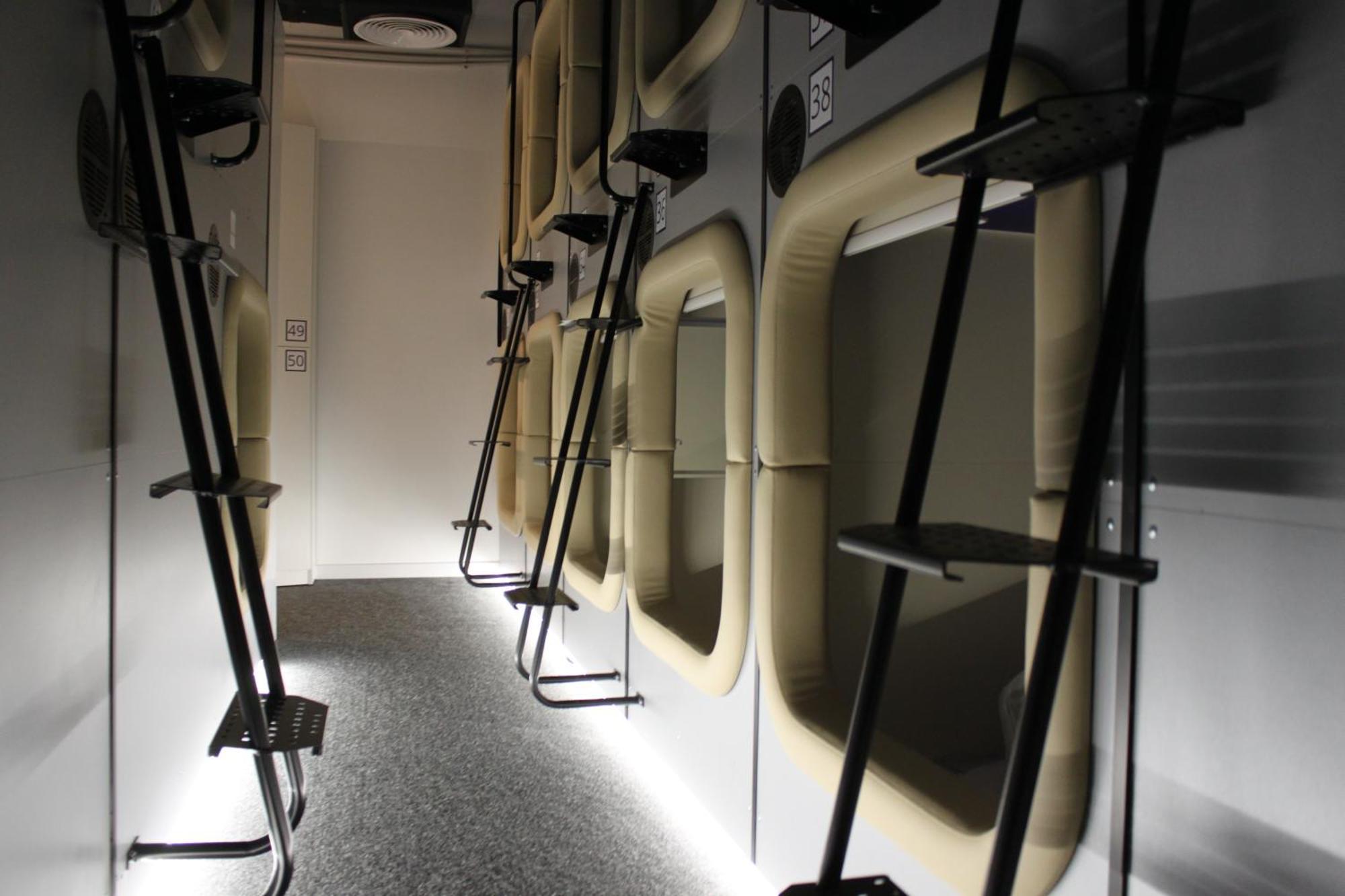 Av-3 Capsule Hotel Kiev Bagian luar foto