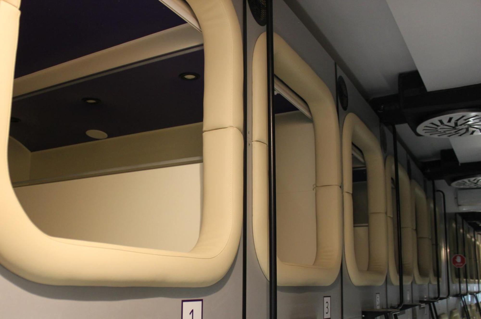Av-3 Capsule Hotel Kiev Bagian luar foto