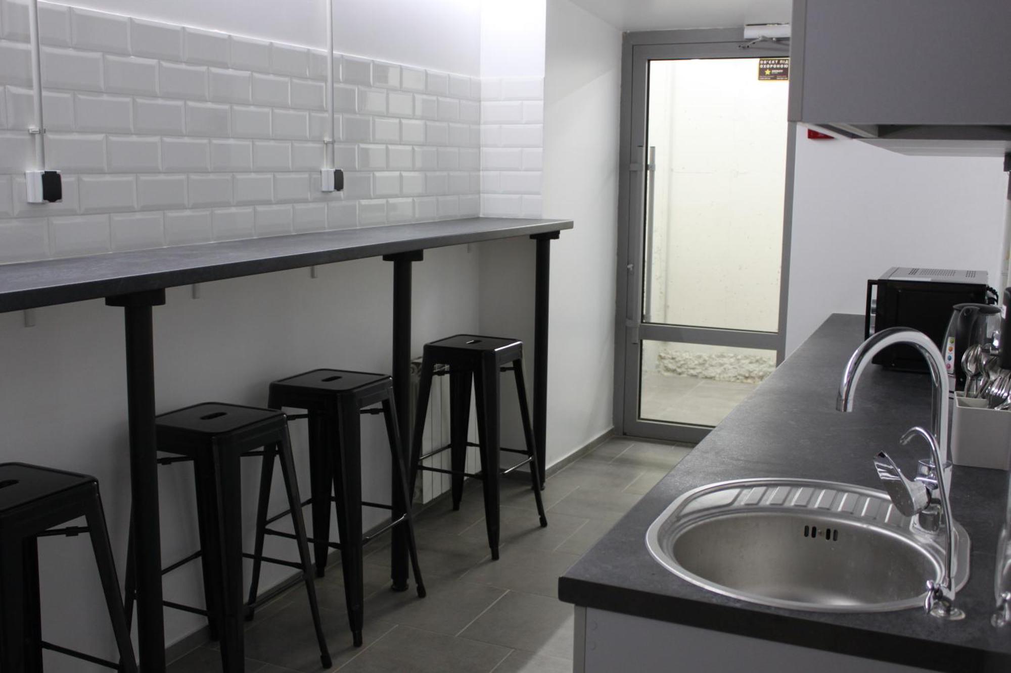Av-3 Capsule Hotel Kiev Bagian luar foto