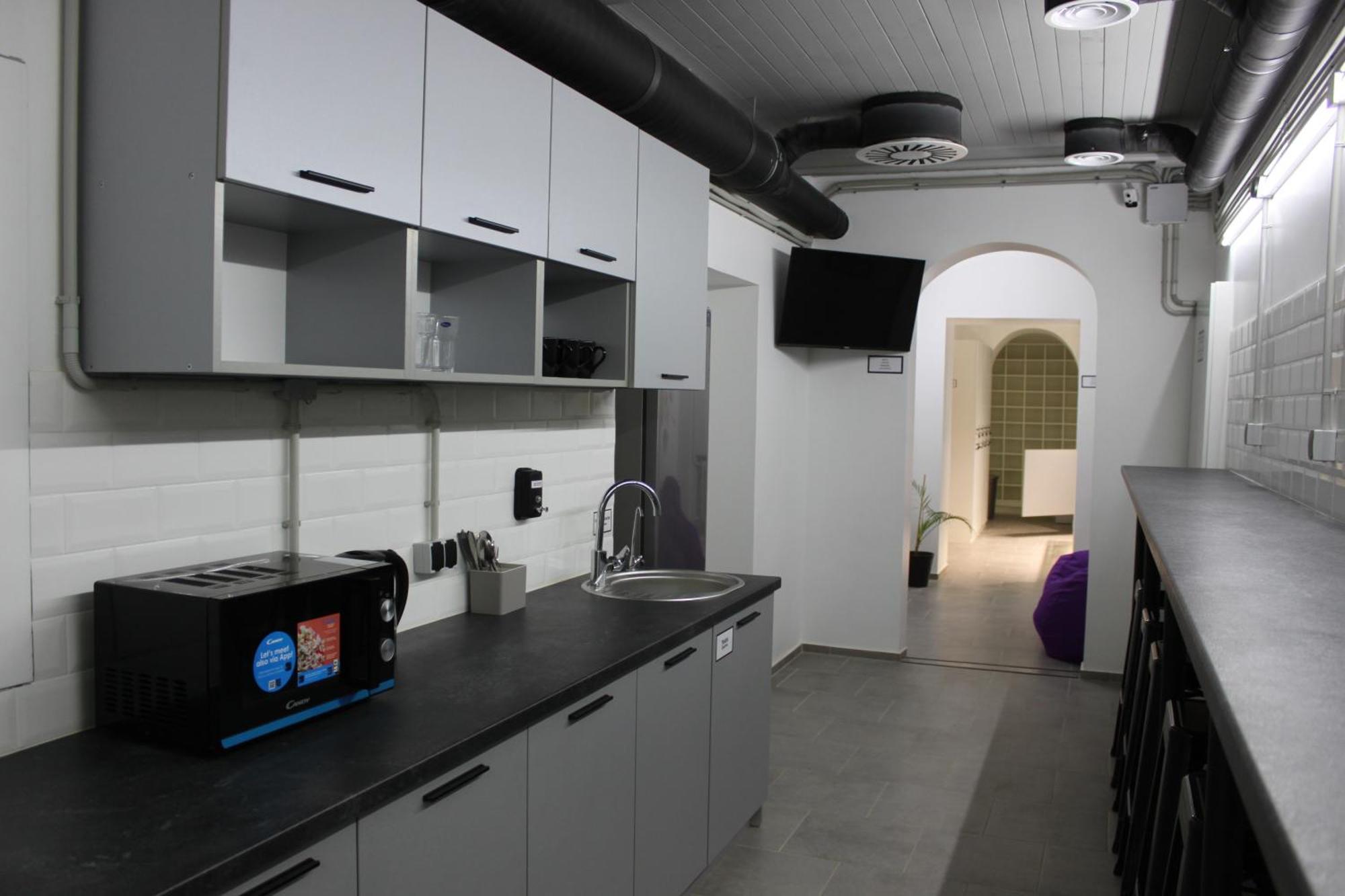 Av-3 Capsule Hotel Kiev Bagian luar foto